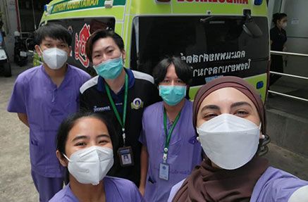 Diana Vu in a selfie with medical colleagues