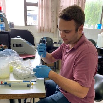 Daniel Muller, MD ’23, during a clinical research elective in Malari, funded in part by the Akman Scholarship (February 2023)
